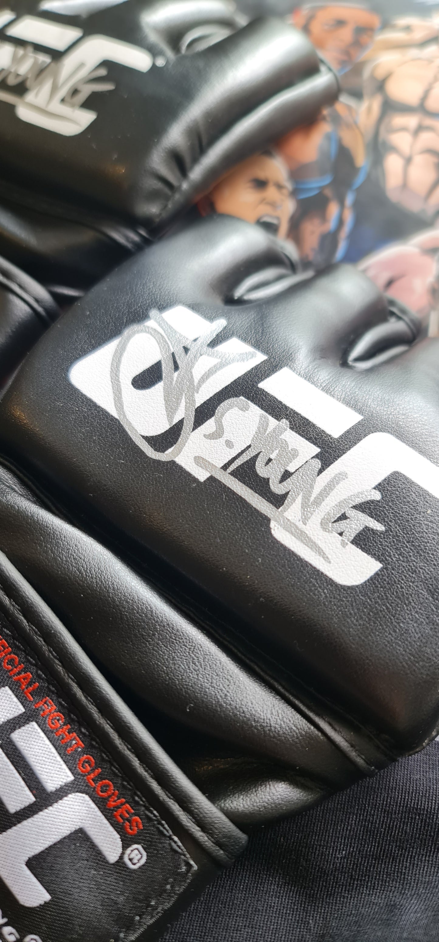 "Smokin" Shane Young UFC Glove auto