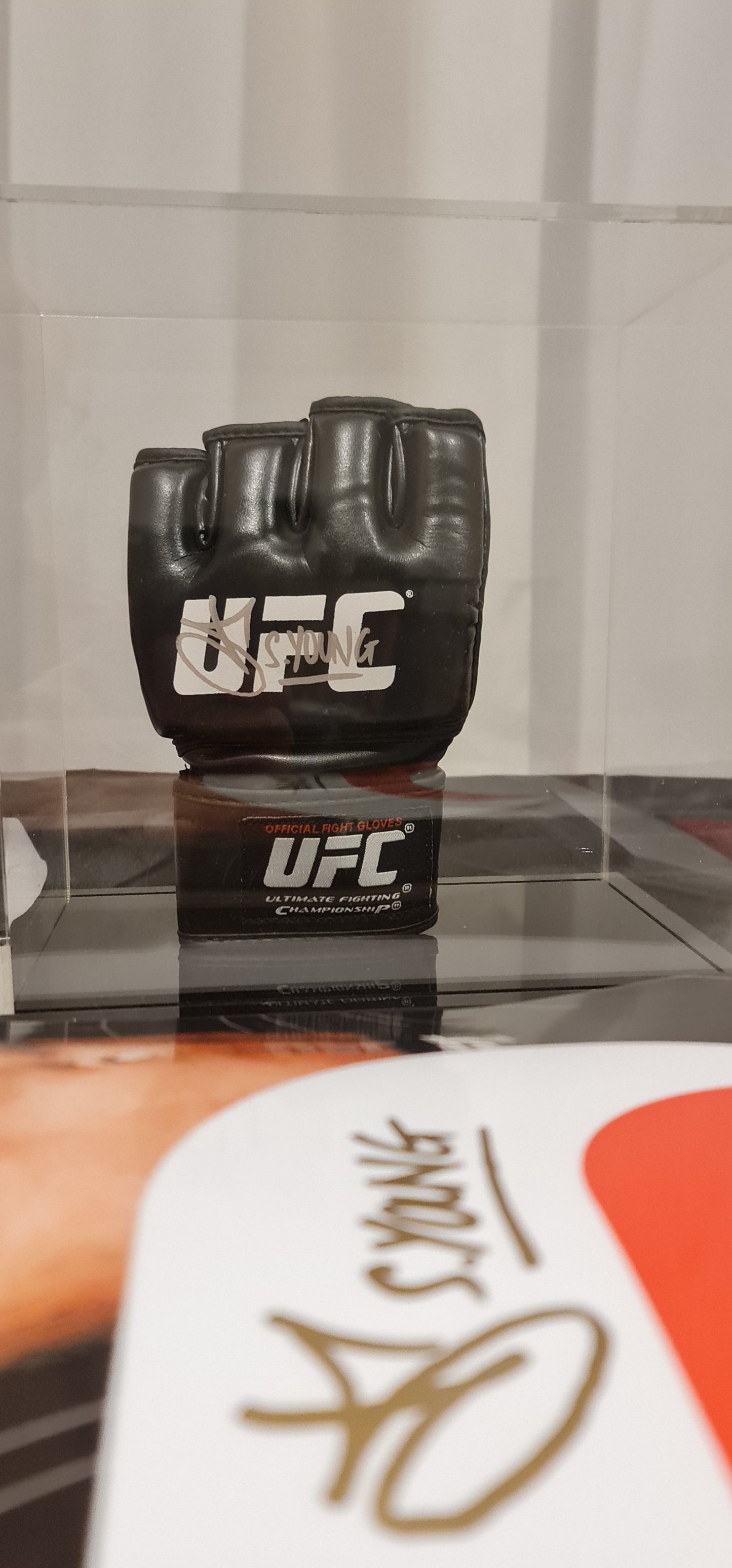 "Smokin" Shane Young UFC Glove auto
