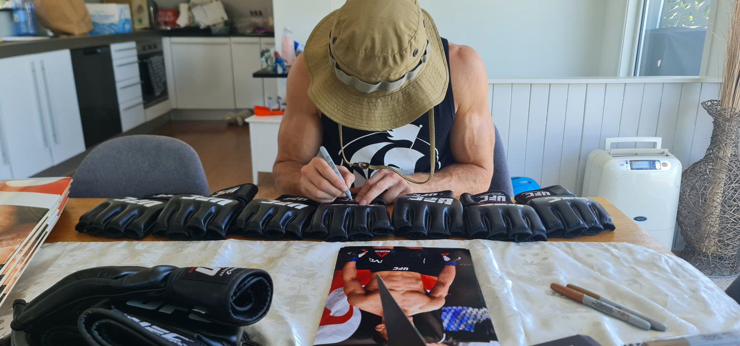 "Smokin" Shane Young UFC Glove auto